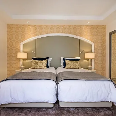 Sleeps 2 Air Con Wifi